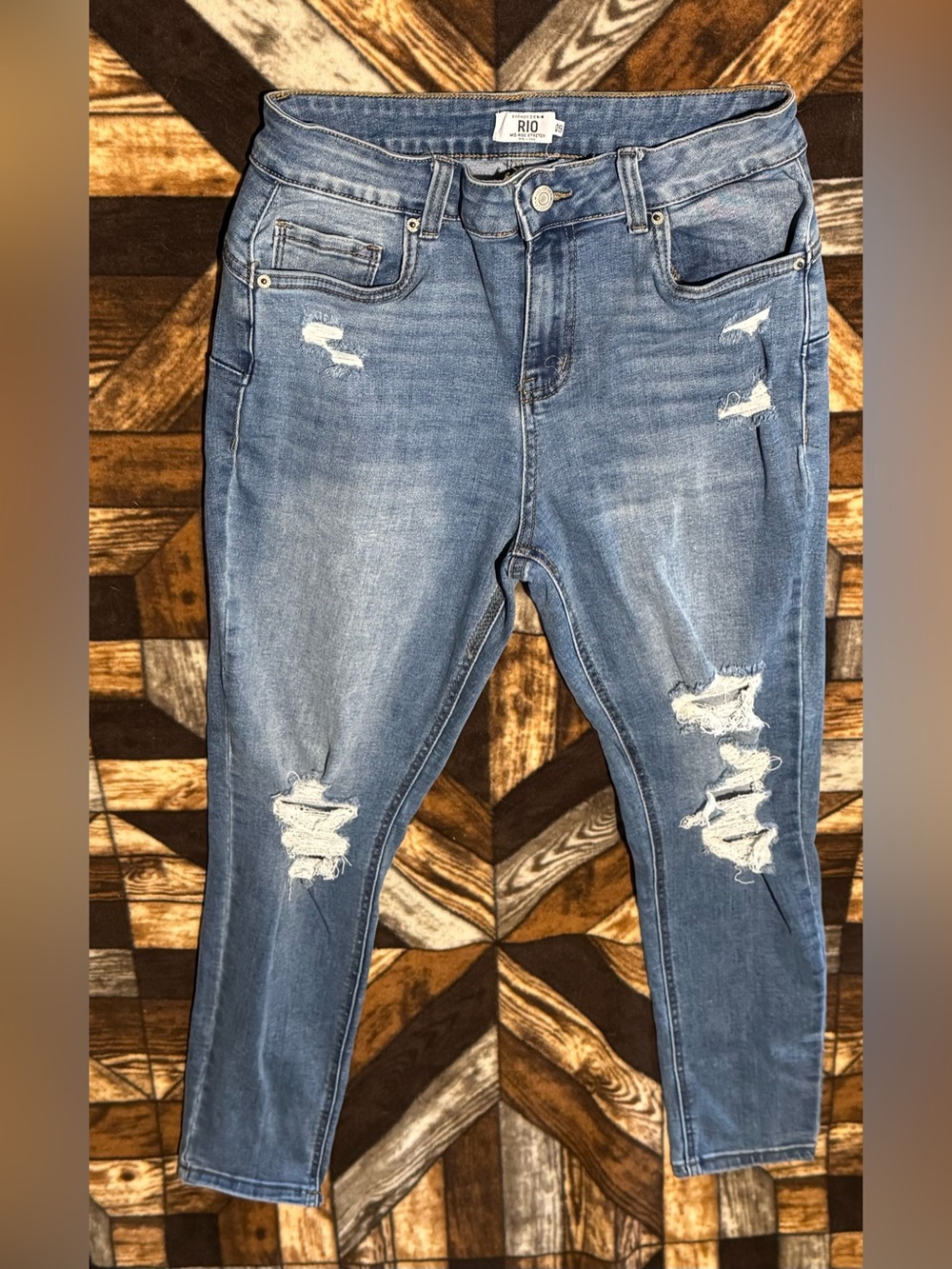 RIO Women’s Distressed Skinny Jeans in Faded Blue